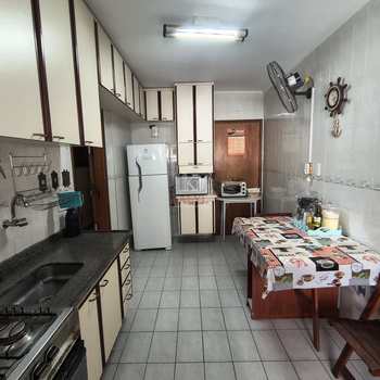 Apartamento em Praia Grande, bairro Guilhermina