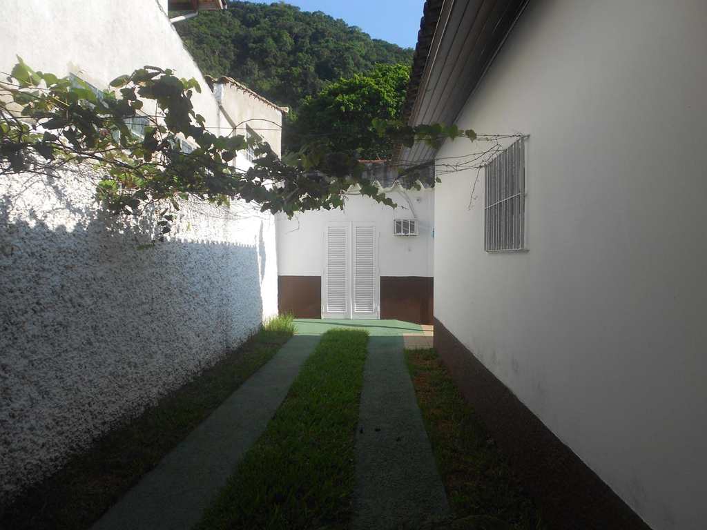 Casa em Guarujá, no bairro Jardim Guaiuba