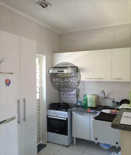 Apartamento, código 173 em Três Lagoas, bairro Centro