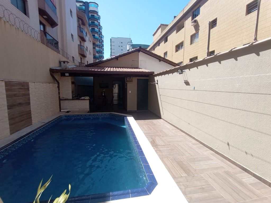 Casa em Praia Grande, no bairro Guilhermina