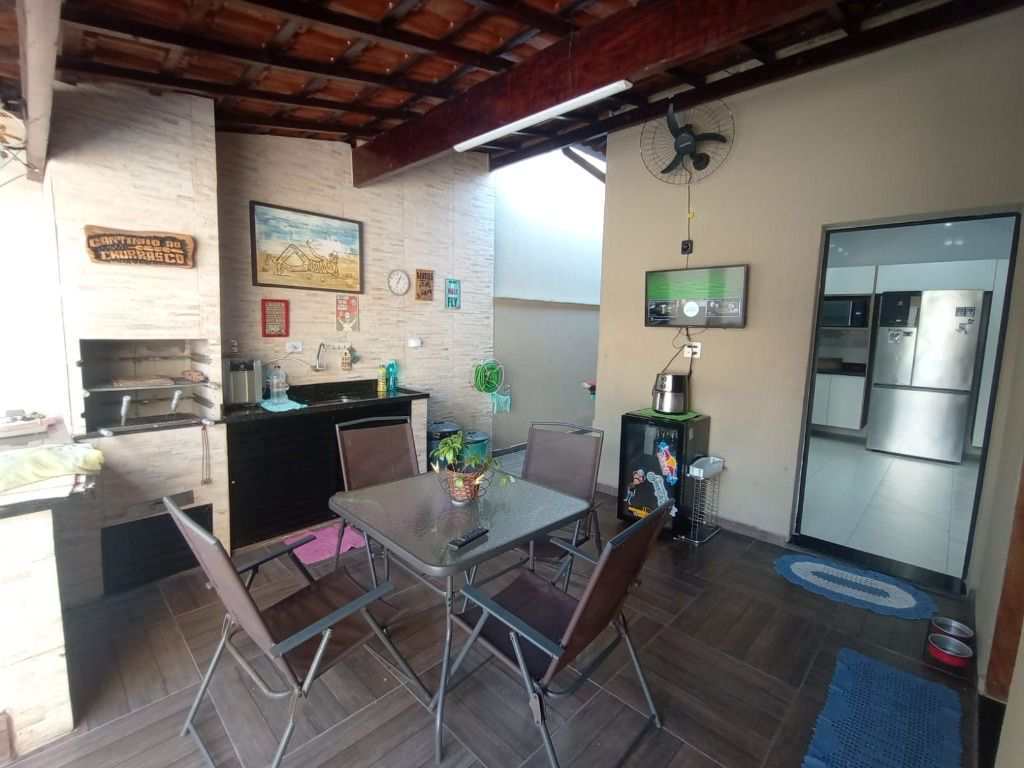 Casa em Praia Grande, no bairro Guilhermina