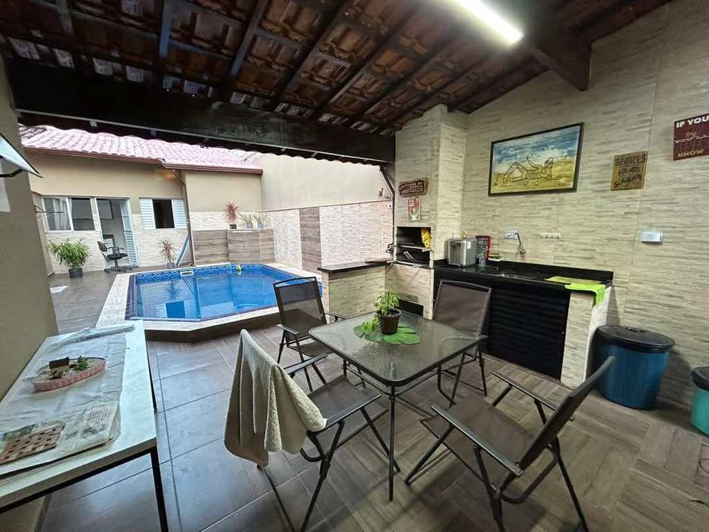 Casa em Praia Grande, no bairro Guilhermina