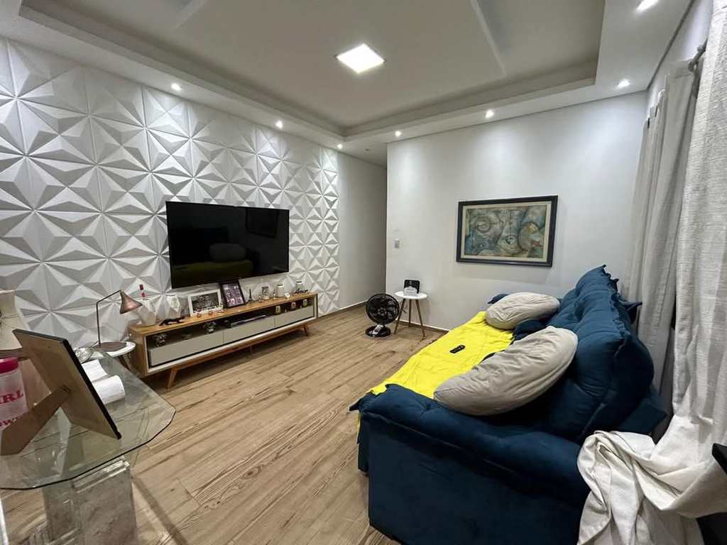 Casa em Praia Grande, no bairro Guilhermina