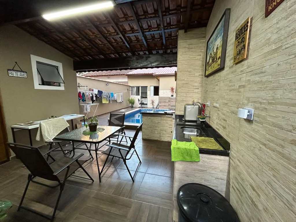 Casa em Praia Grande, no bairro Guilhermina
