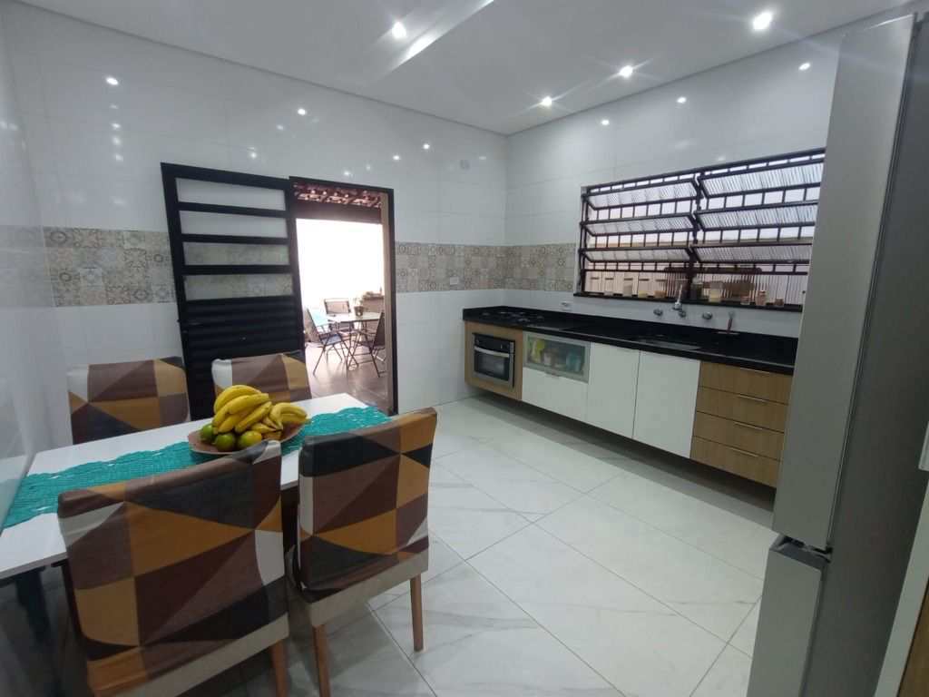 Casa em Praia Grande, no bairro Guilhermina