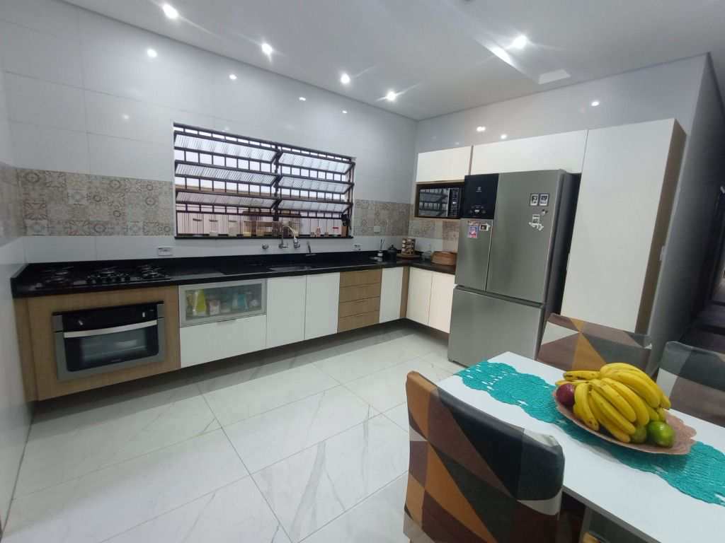 Casa em Praia Grande, no bairro Guilhermina