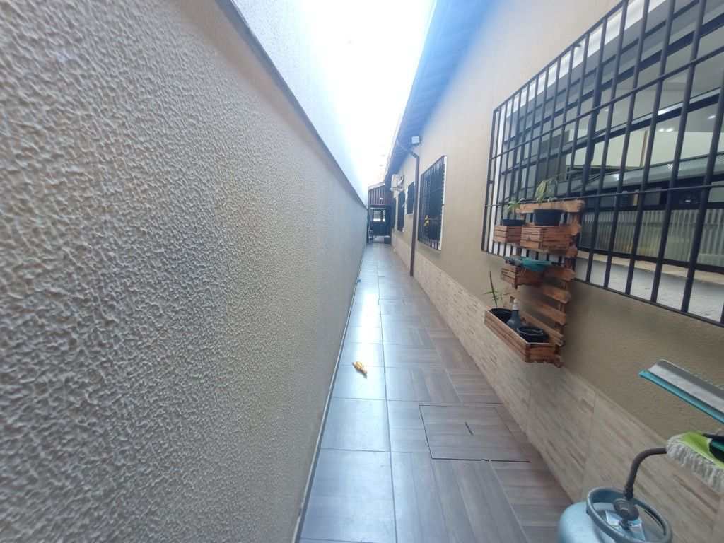 Casa em Praia Grande, no bairro Guilhermina