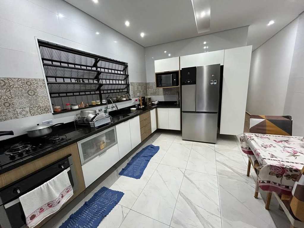 Casa em Praia Grande, no bairro Guilhermina