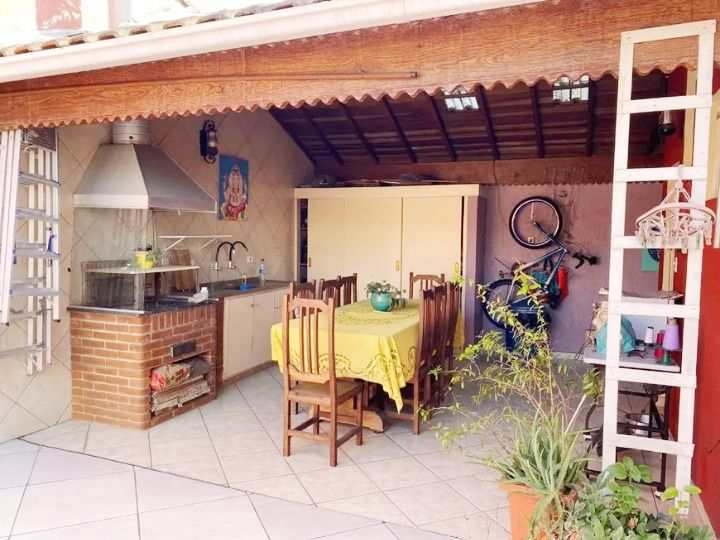 Casa em Praia Grande, no bairro Guilhermina