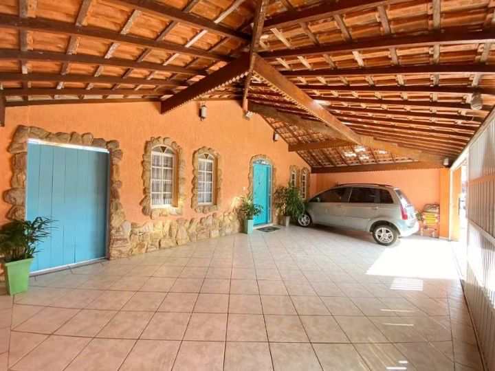 Casa em Praia Grande, no bairro Guilhermina