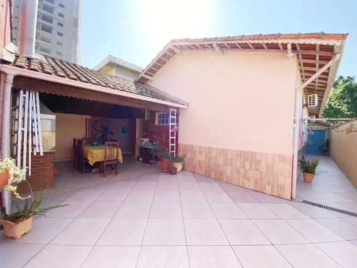 Casa em Praia Grande, no bairro Guilhermina
