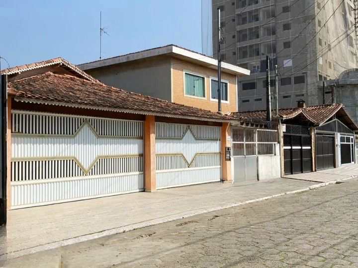 Casa em Praia Grande, no bairro Guilhermina