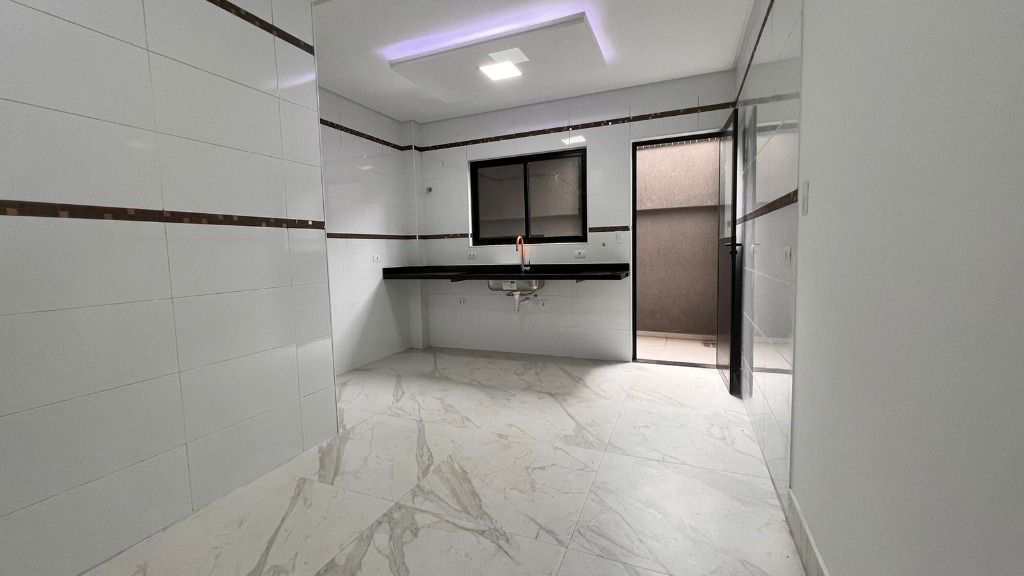 Casa em Praia Grande, no bairro Maracanã