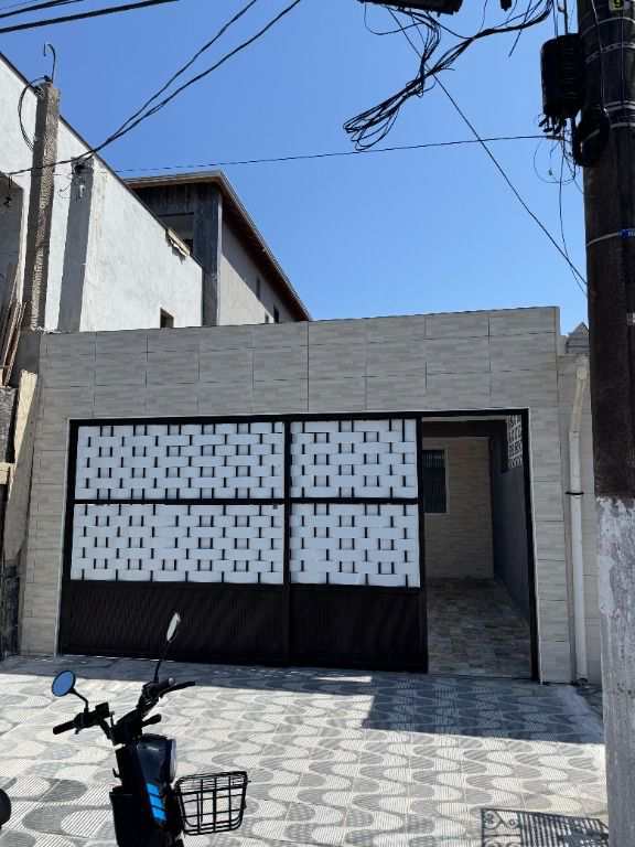 Casa em Praia Grande, no bairro Boqueirão