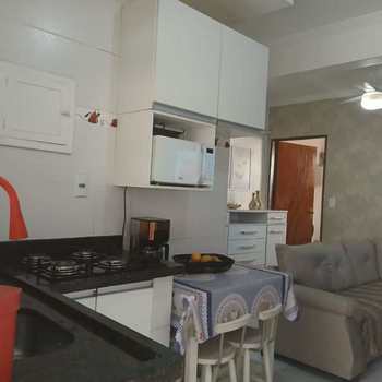 Kitnet em Praia Grande, bairro Guilhermina