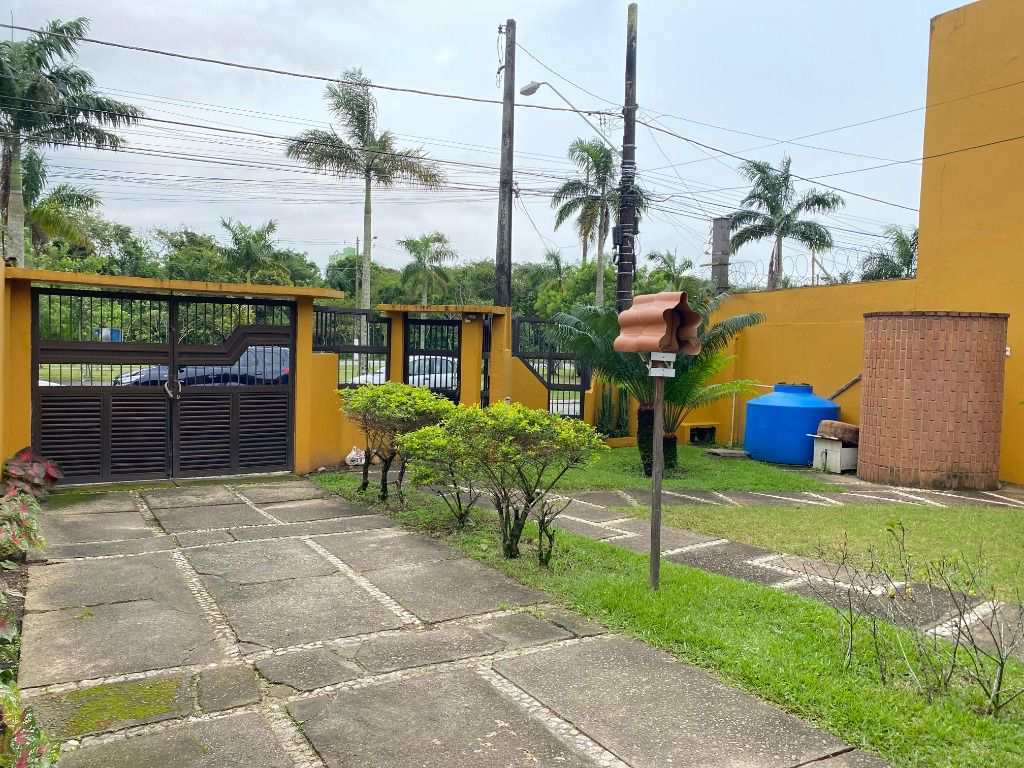 Sobrado em Praia Grande, no bairro Mirim