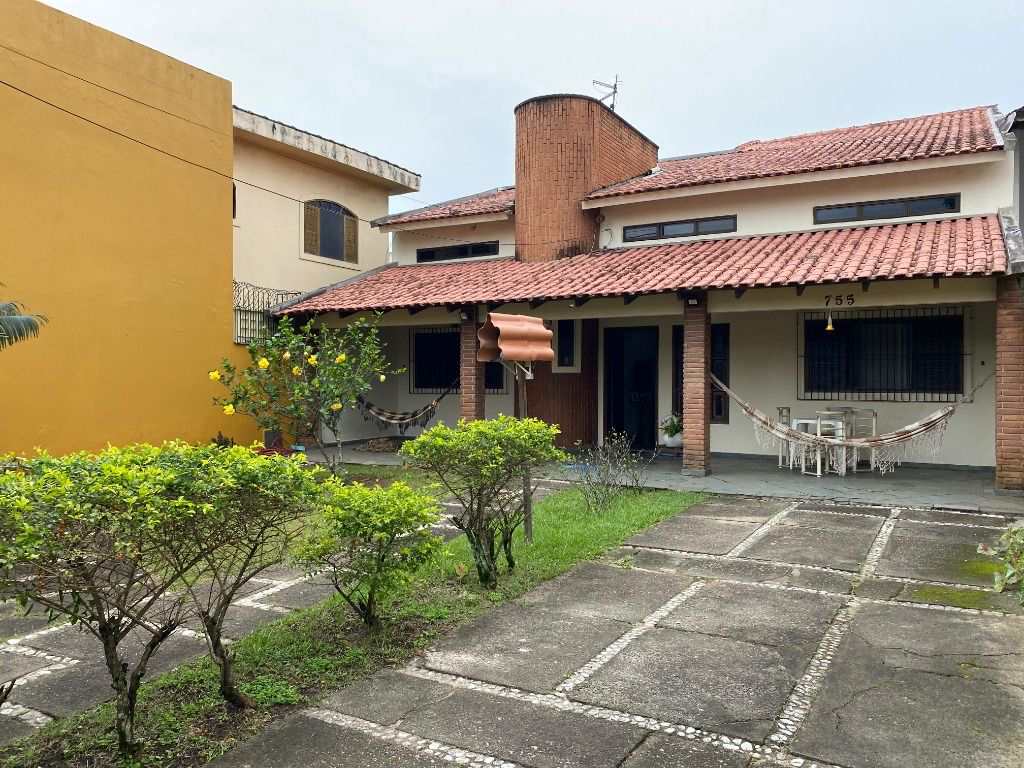 Sobrado em Praia Grande, no bairro Mirim