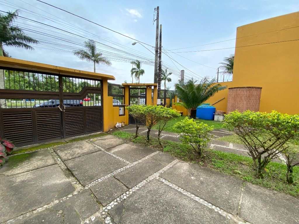 Sobrado em Praia Grande, no bairro Mirim