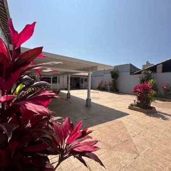 Casa em Praia Grande, bairro Maracanã