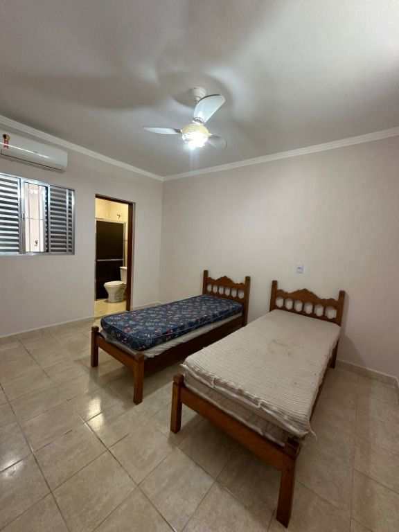 Casa em Praia Grande, no bairro Maracanã