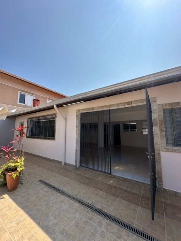 Casa em Praia Grande, no bairro Maracanã