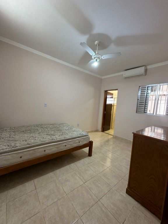 Casa em Praia Grande, no bairro Maracanã