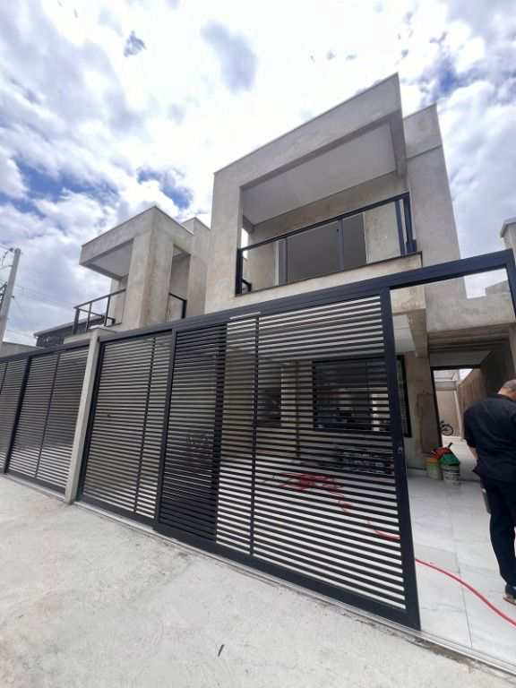 Casa em Praia Grande, no bairro Boqueirão