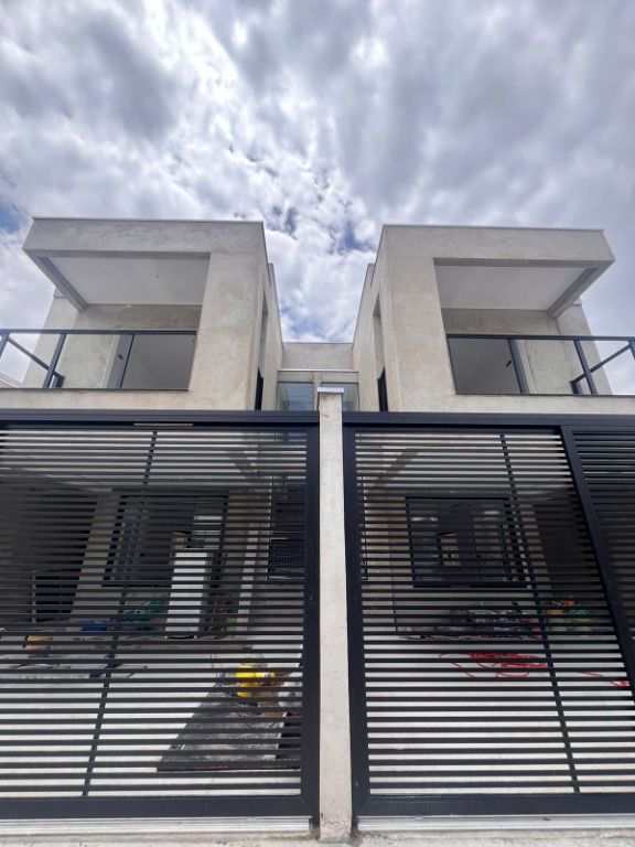 Casa em Praia Grande, no bairro Boqueirão