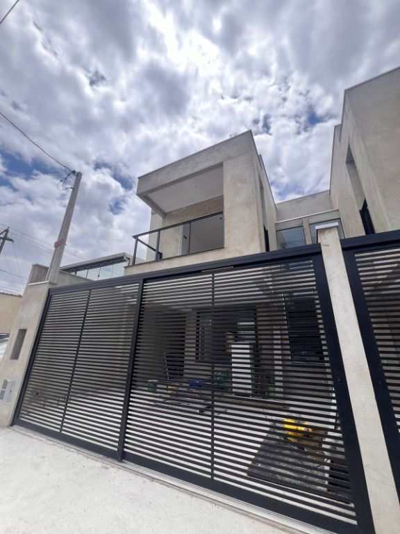 Casa em Praia Grande, no bairro Boqueirão