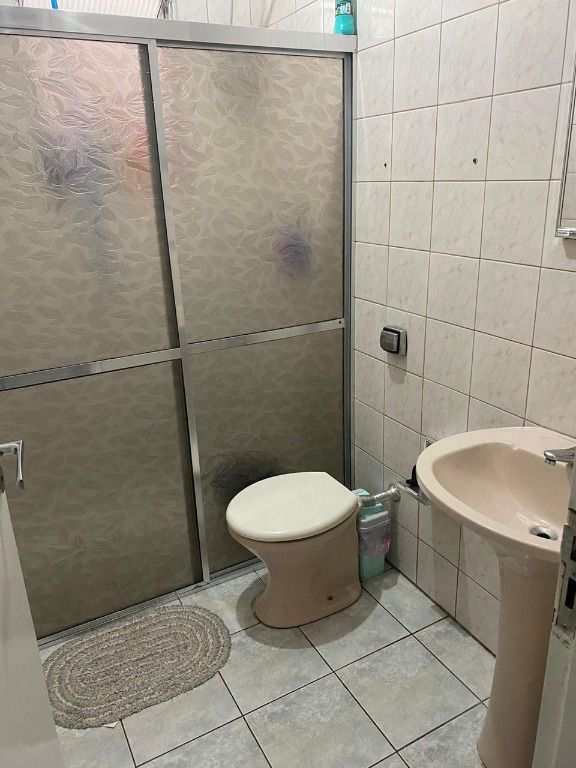 Casa em Praia Grande, no bairro Guilhermina