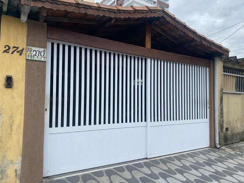 Casa em Praia Grande, no bairro Guilhermina