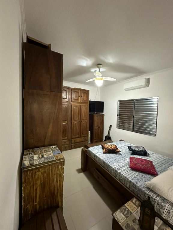 Casa em Praia Grande, no bairro Guilhermina