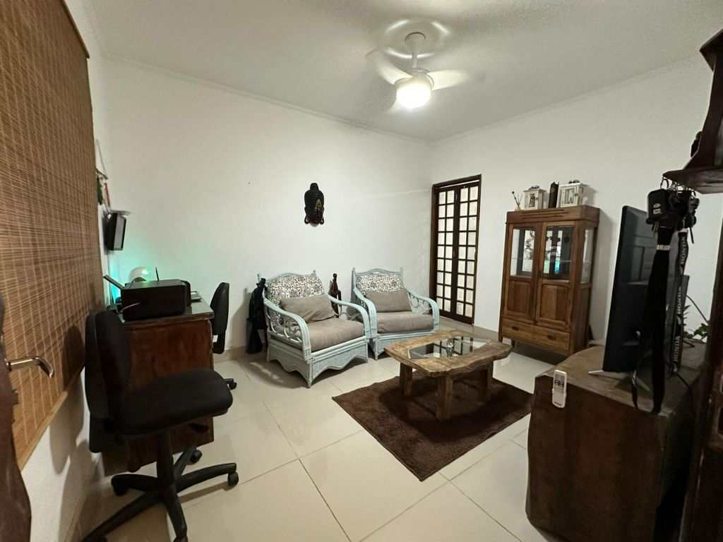 Casa em Praia Grande, no bairro Guilhermina