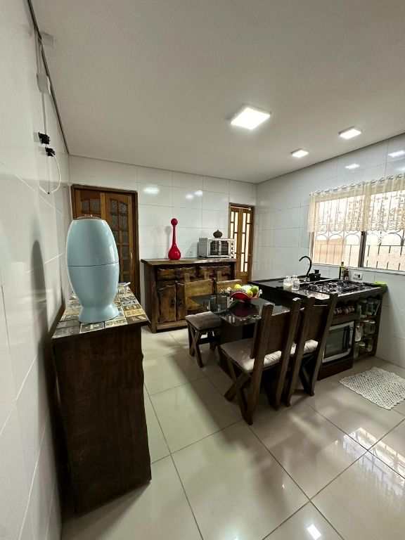 Casa em Praia Grande, no bairro Guilhermina