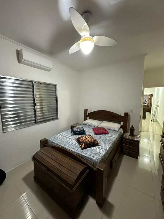 Casa em Praia Grande, no bairro Guilhermina