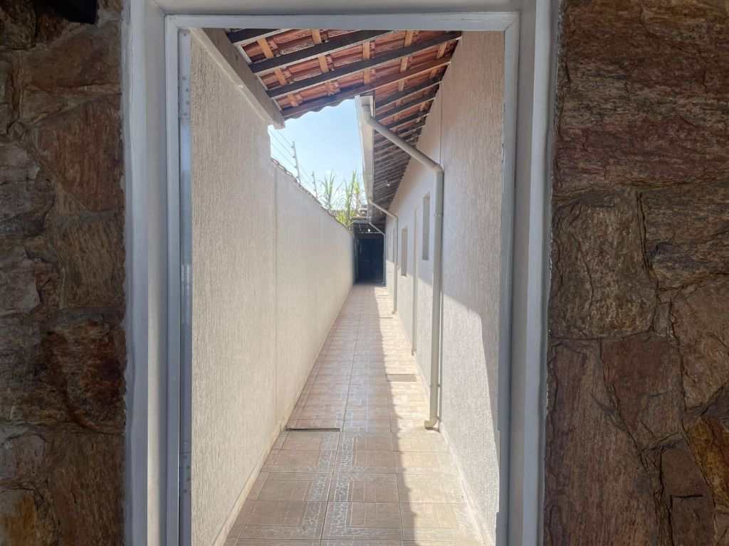 Casa em Praia Grande, no bairro Guilhermina