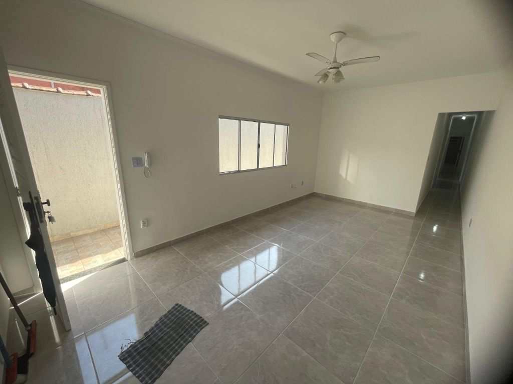 Casa em Praia Grande, no bairro Guilhermina