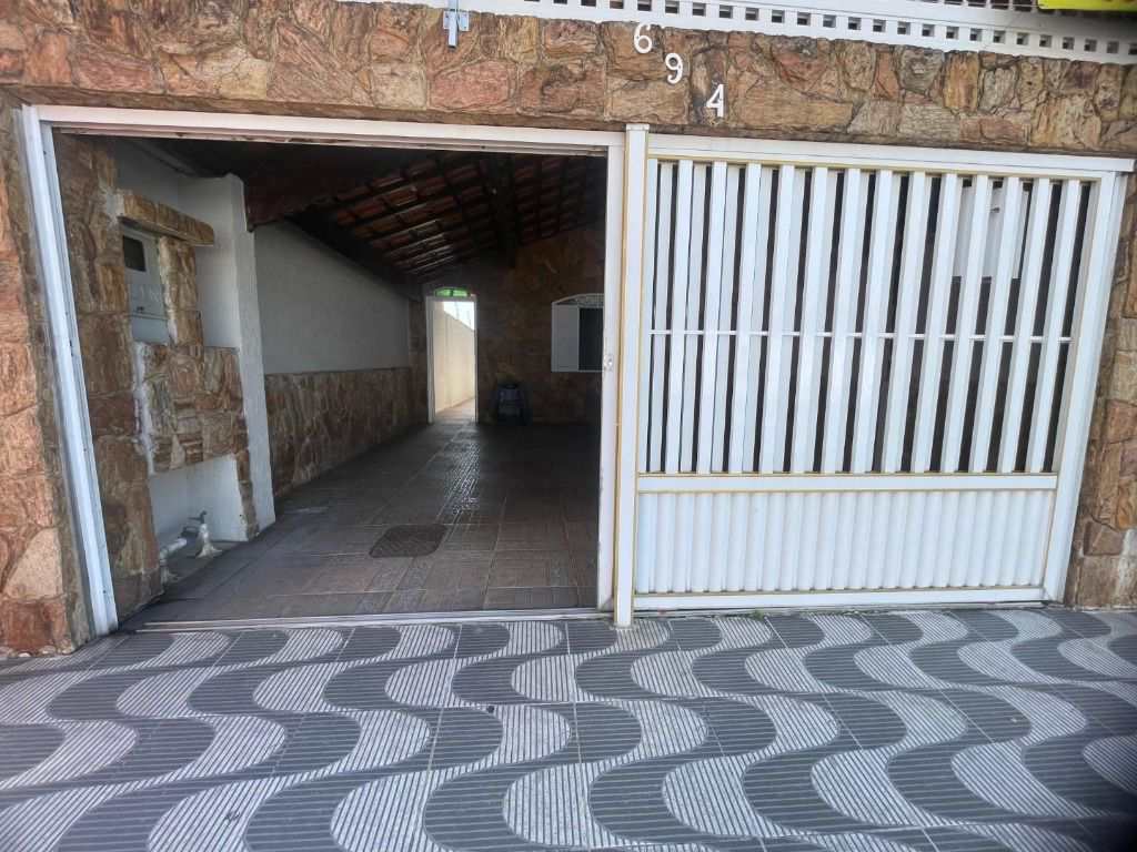 Casa em Praia Grande, no bairro Guilhermina