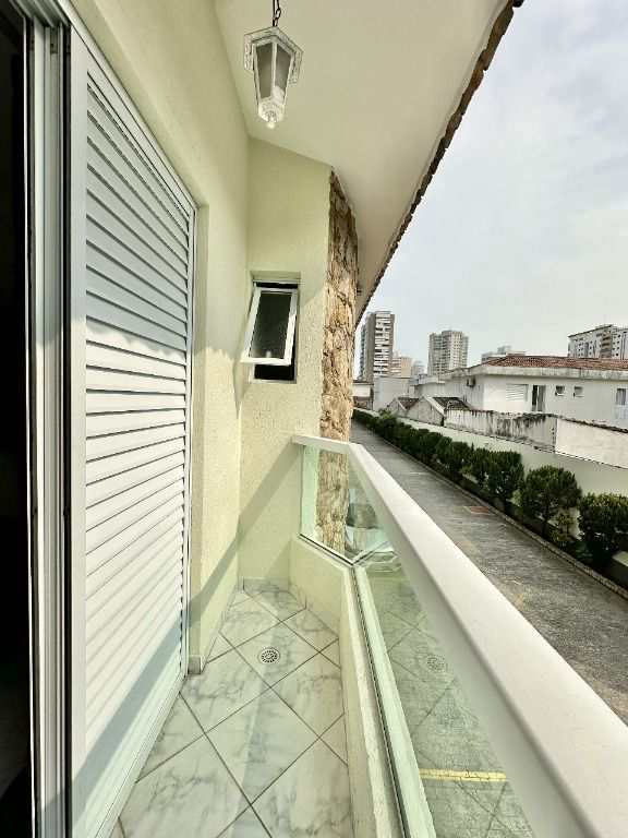 Sobrado em Praia Grande, no bairro Canto do Forte