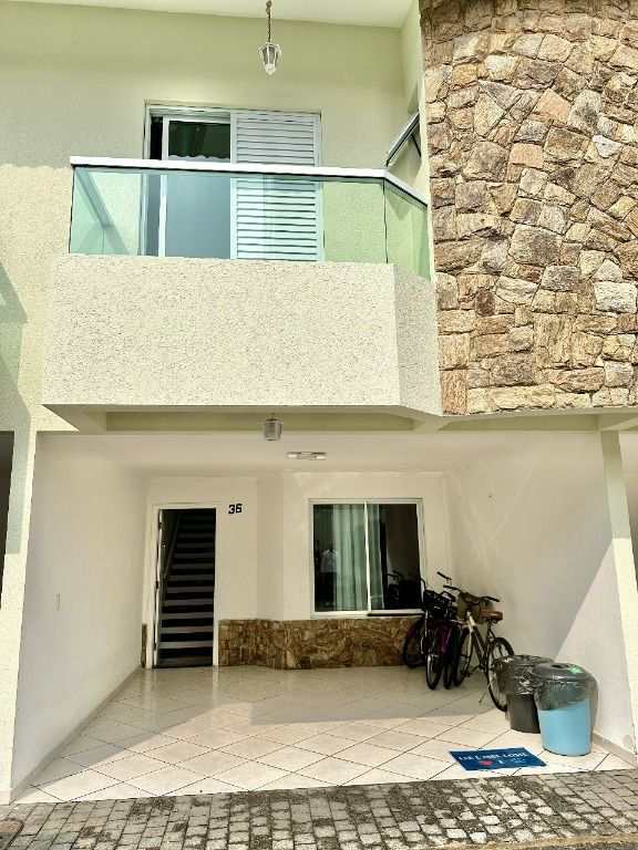 Sobrado em Praia Grande, no bairro Canto do Forte