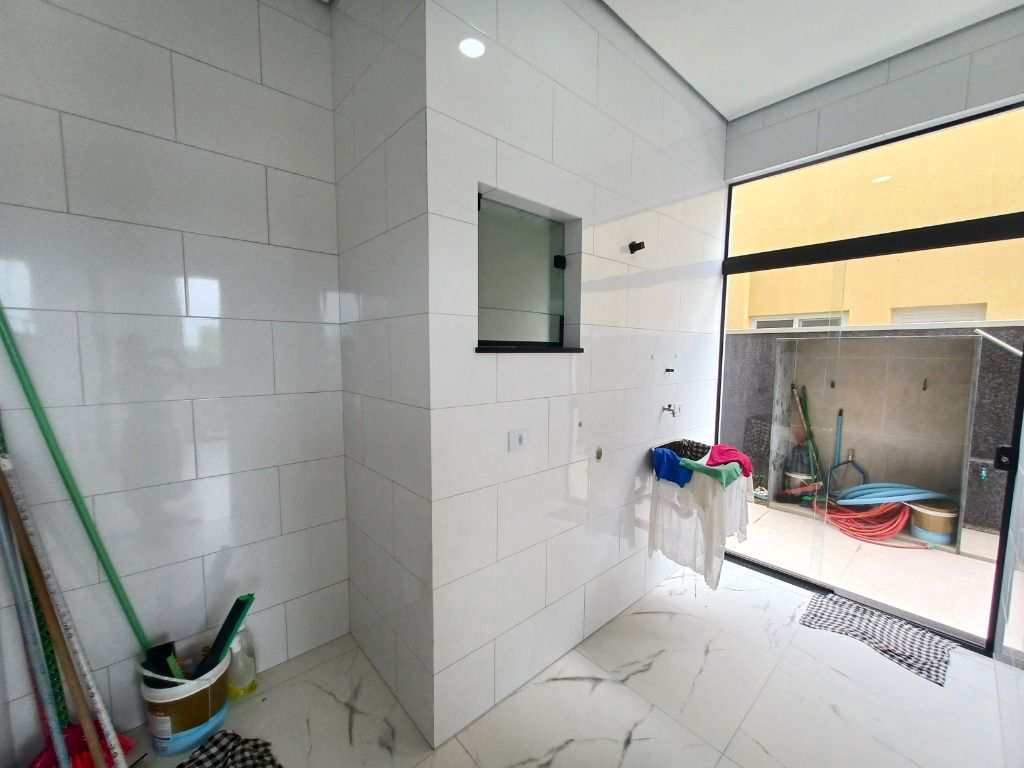 Sobrado em Itanhaém, no bairro Jardim Guacyra