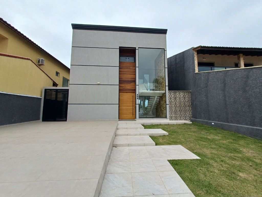 Sobrado em Itanhaém, no bairro Jardim Guacyra