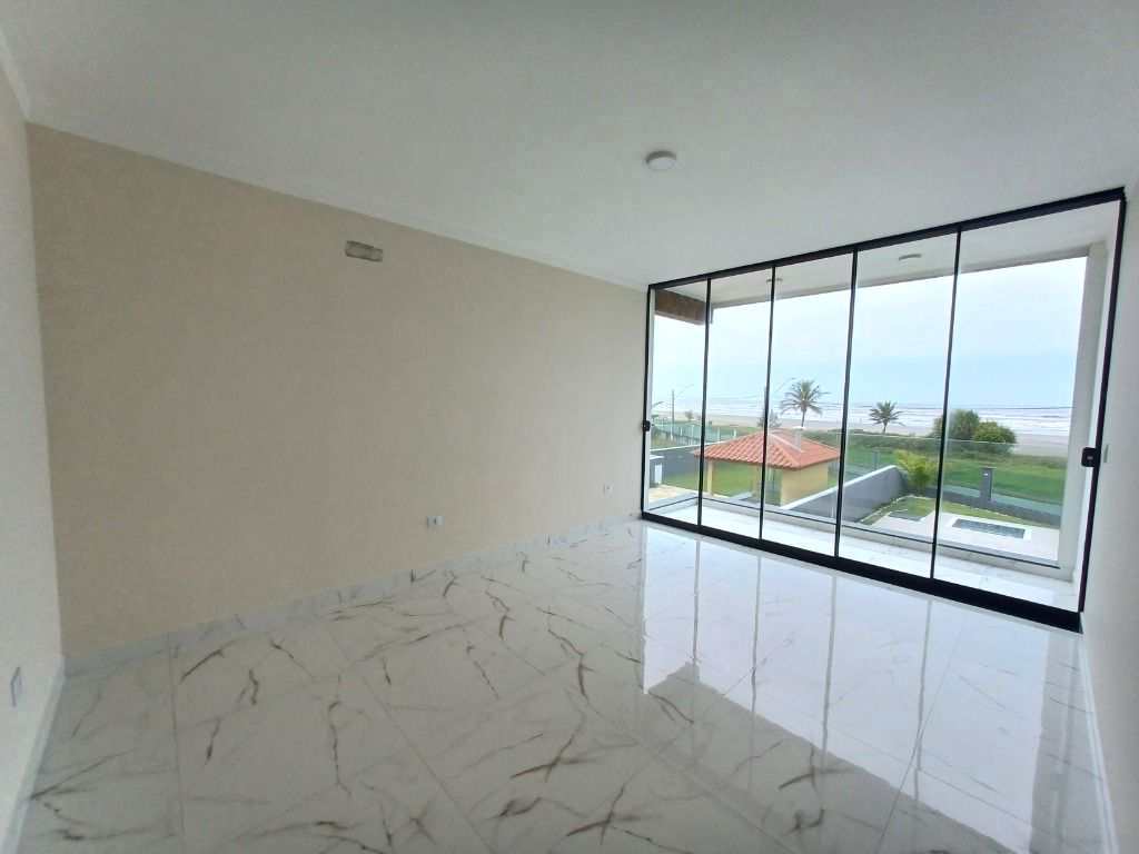 Sobrado em Itanhaém, no bairro Jardim Guacyra
