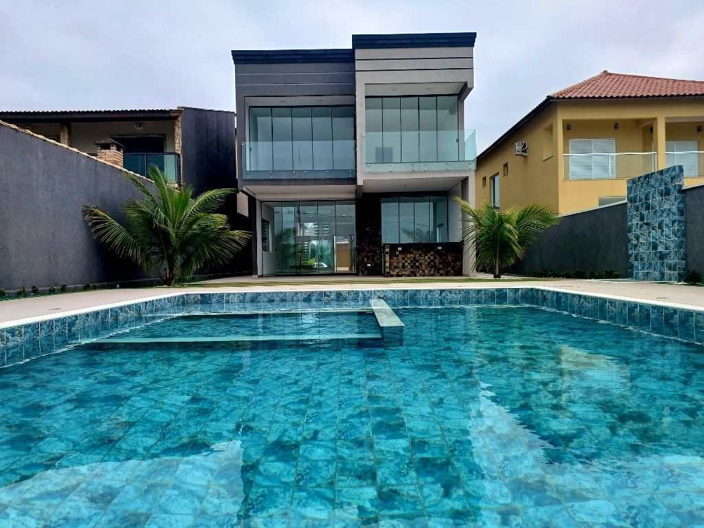 Sobrado em Itanhaém, no bairro Jardim Guacyra