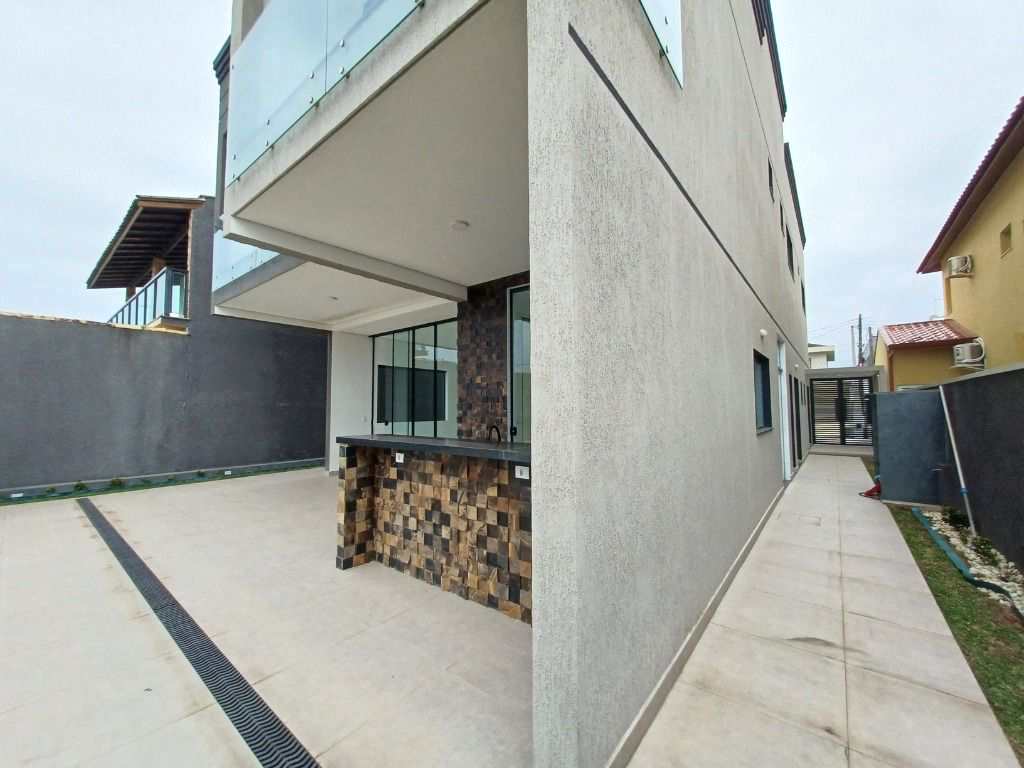 Sobrado em Itanhaém, no bairro Jardim Guacyra