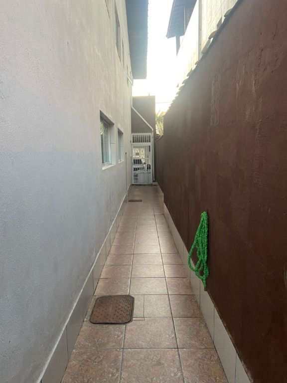 Sobrado em Praia Grande, no bairro Canto do Forte