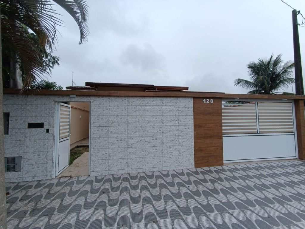 Casa em Itanhaém, no bairro Balneário Gaivota