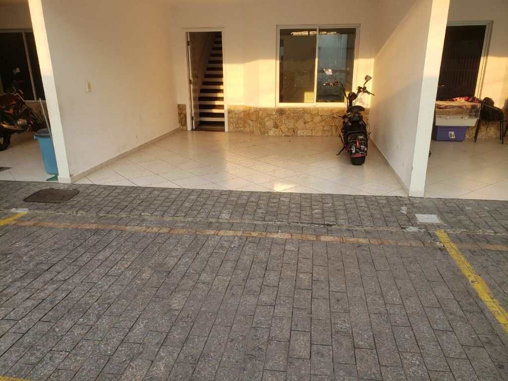 Sobrado de Condomínio em Praia Grande, no bairro Canto do Forte