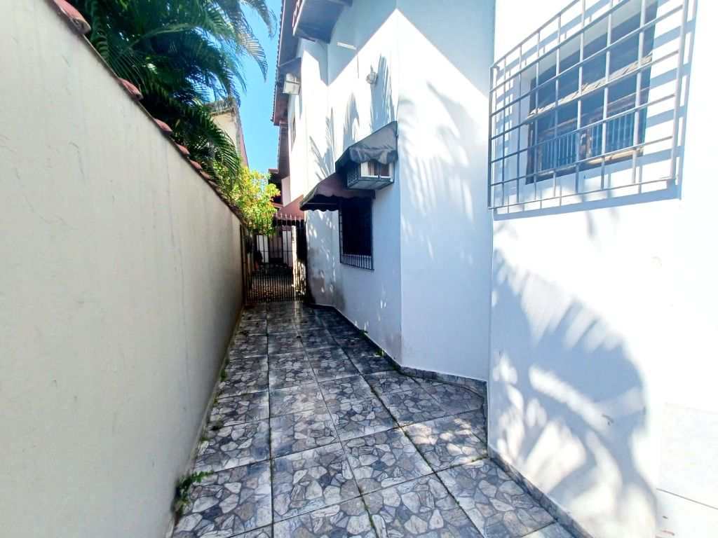 Sobrado em Itanhaém, no bairro Jd Grandesp