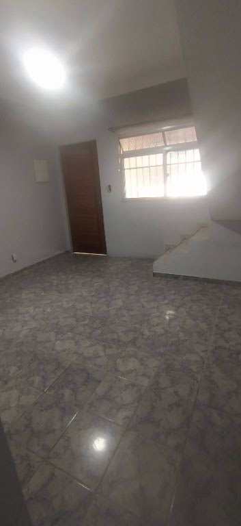 Sobrado em Praia Grande, no bairro Nova Mirim